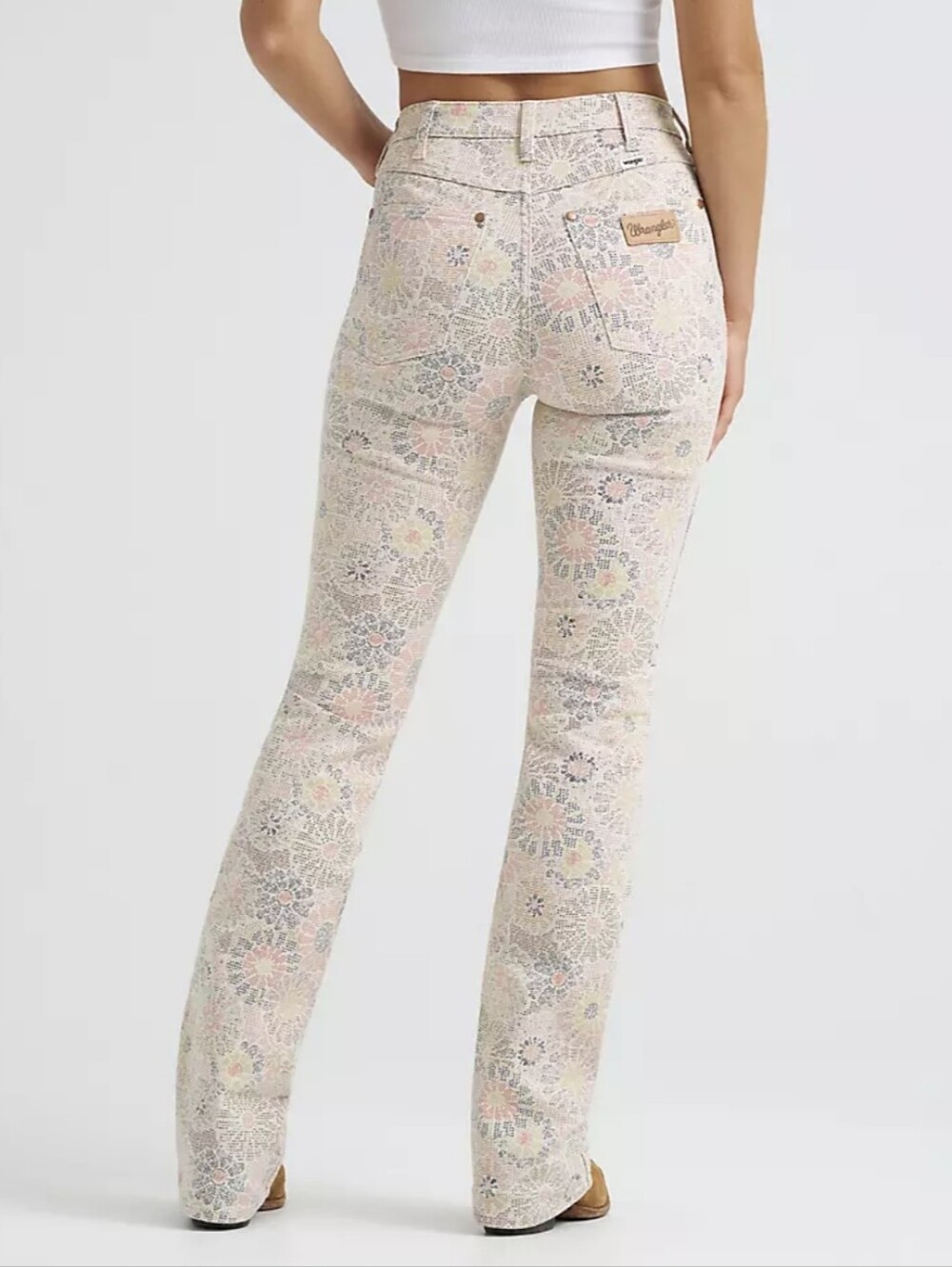 Wrangler Women's Cream Floral Print Jeans - Picture 7 of 8